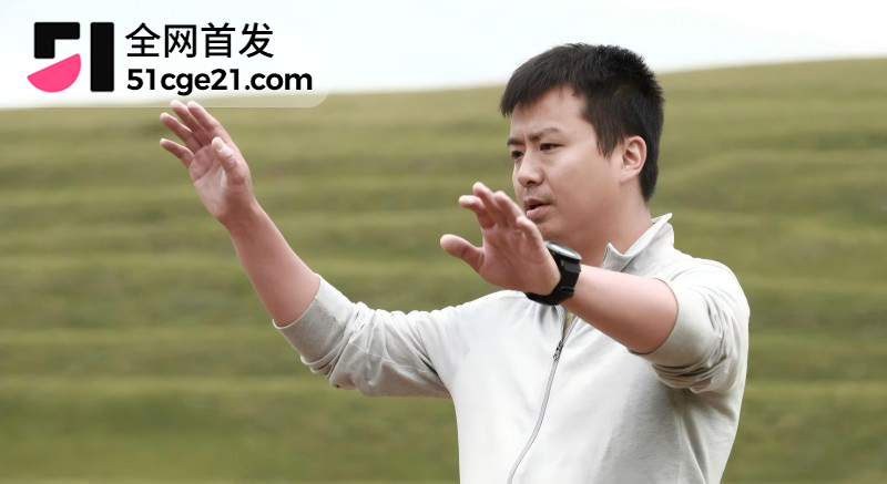 知名导演 史岳客串群演袭胸女演员4