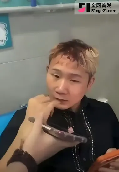 TFboys王源模仿者 王扁 摆摊卖烤串惨遭殴打3