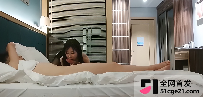利哥探花约炮黑丝辣妹 4
