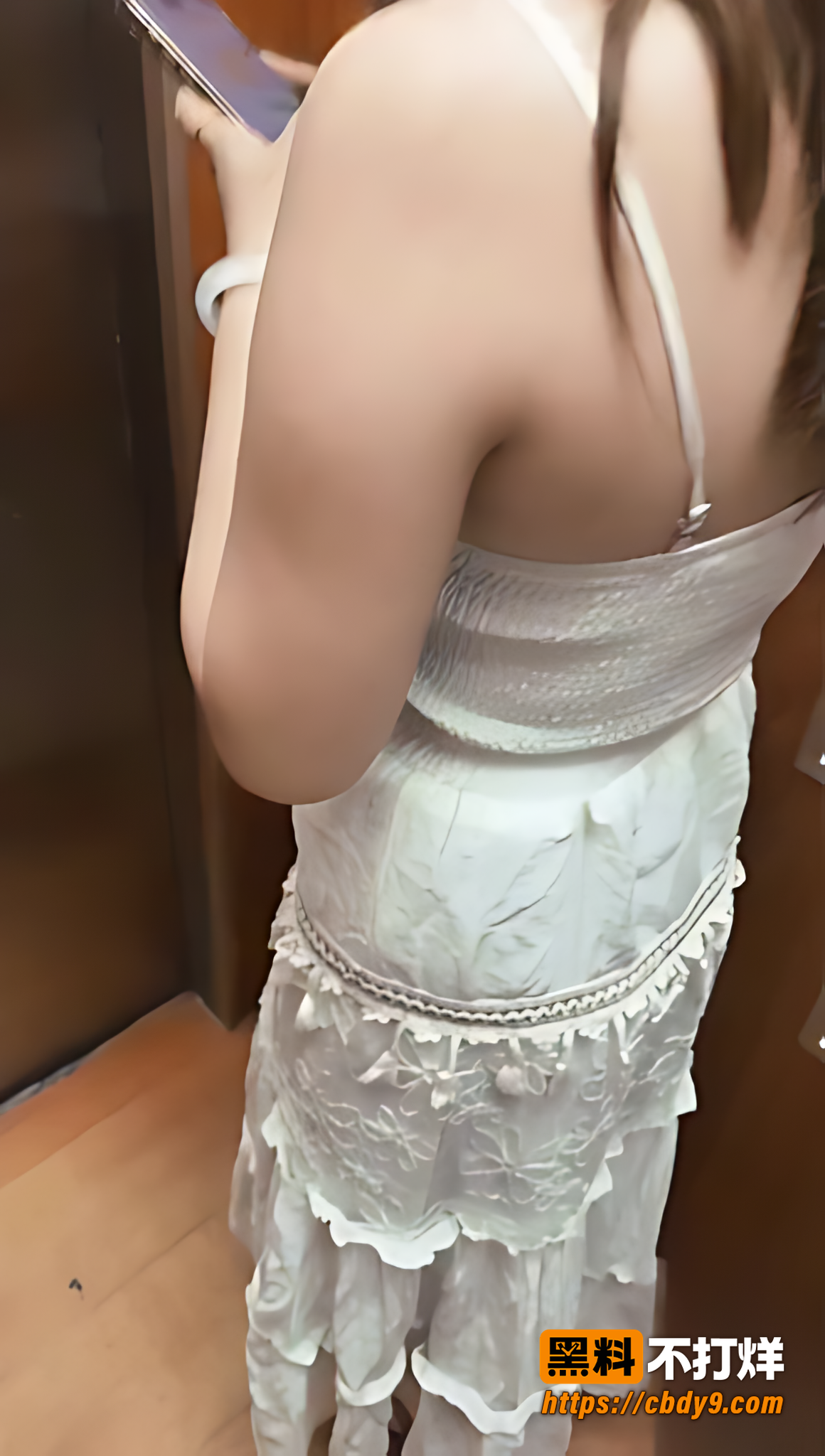 大熊妹白色吊带淋浴脱衣9