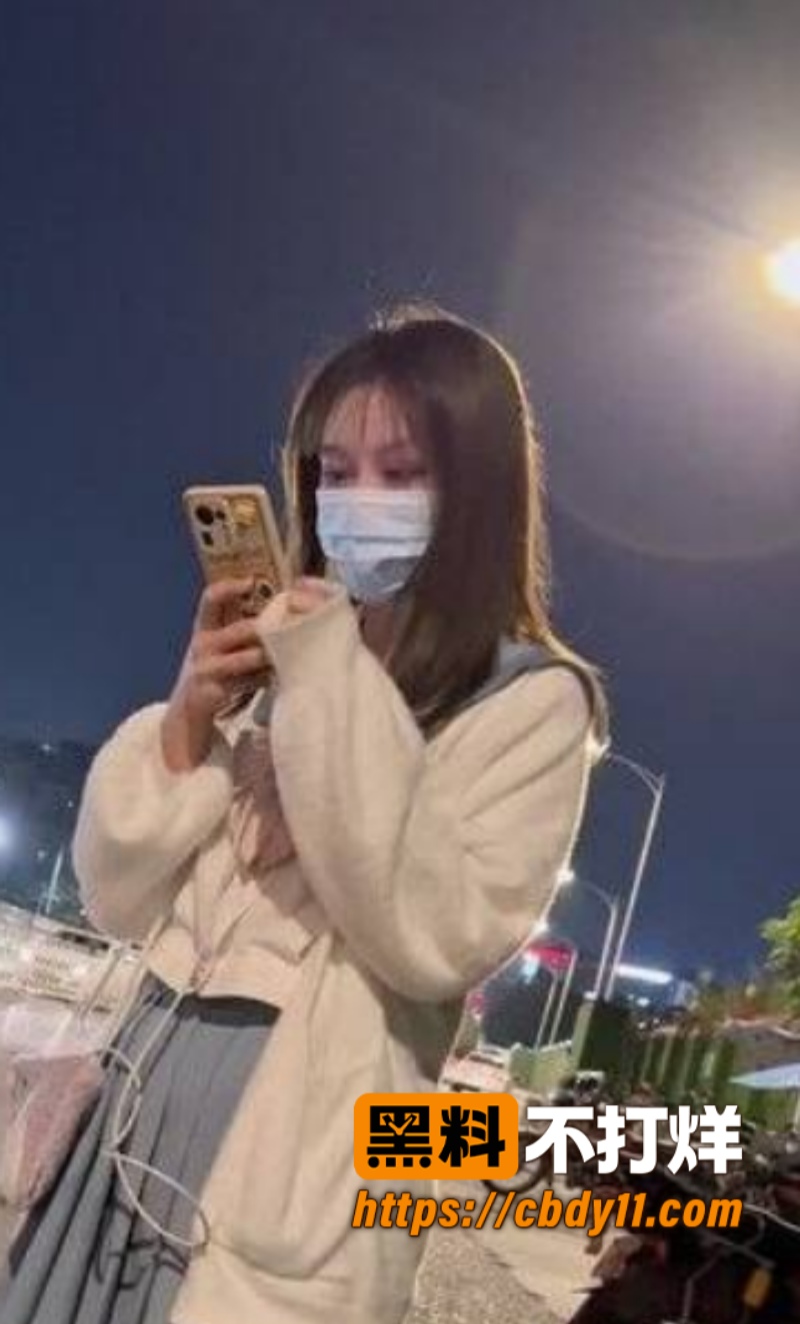 JK学生妹蓝色百褶裙实录商场街头抄底局部特写12