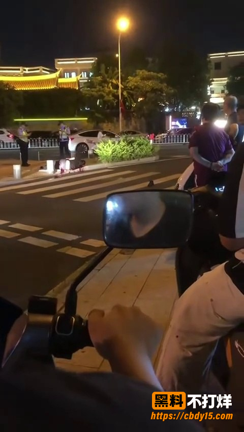 福建石狮八卦街醉汉驾车撞人后行凶 1 1