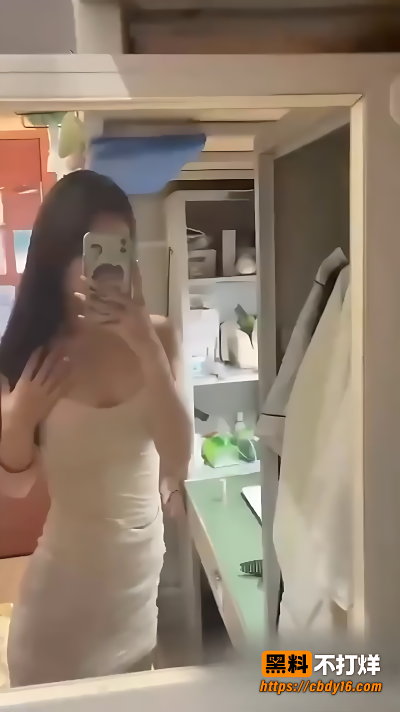 河北传媒学院吴家怡私拍5