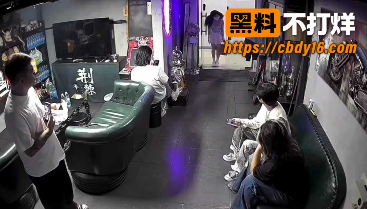 天津穿孔店炸毛女生原视频流出 3 1