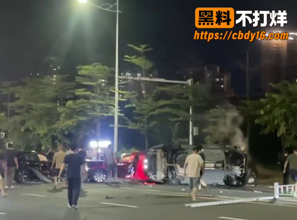 近日广东地区几个精神小伙飙车上演车毁人亡 4