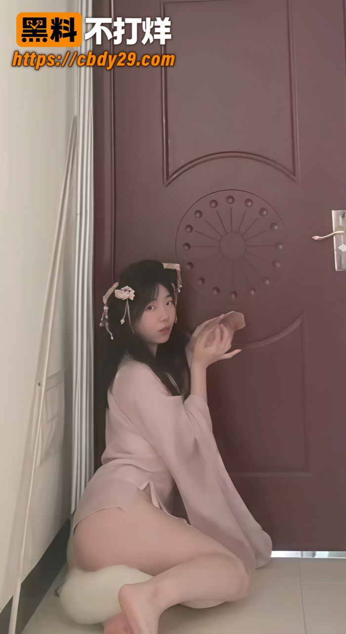 古装风精神小妹 居家私拍流出