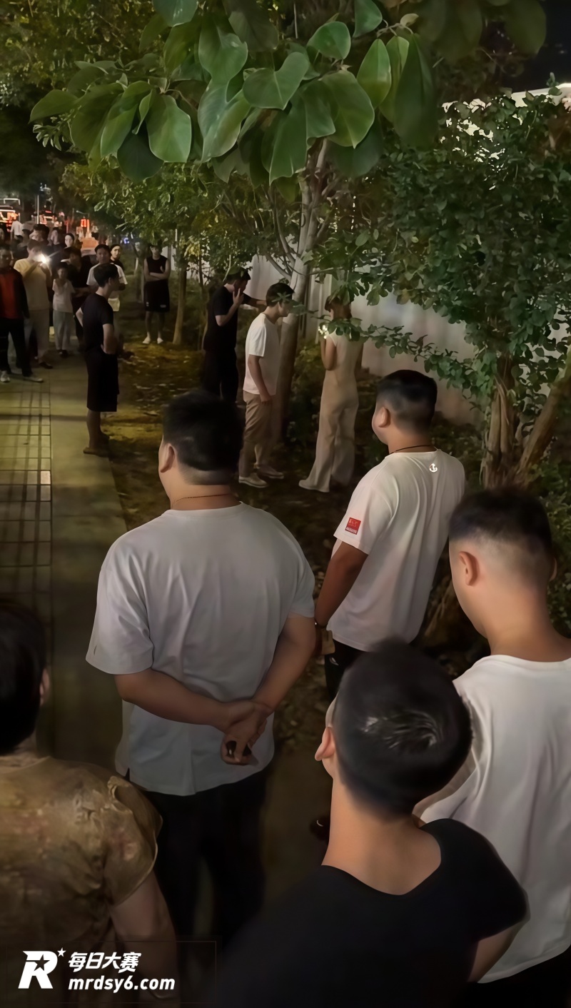 滨海抓奸现场 男子逛相关图片8