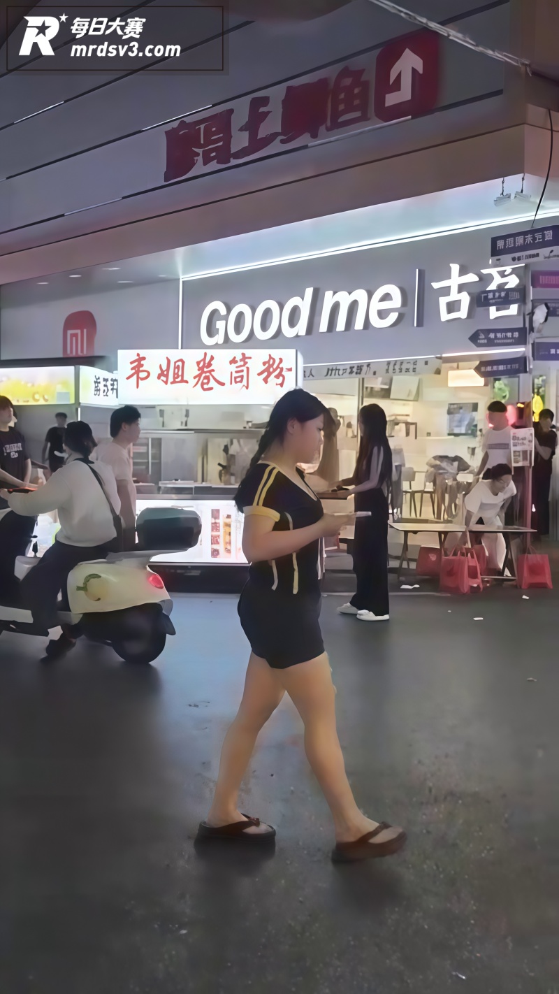 南宁卷筒粉摊女子当众相关图片6