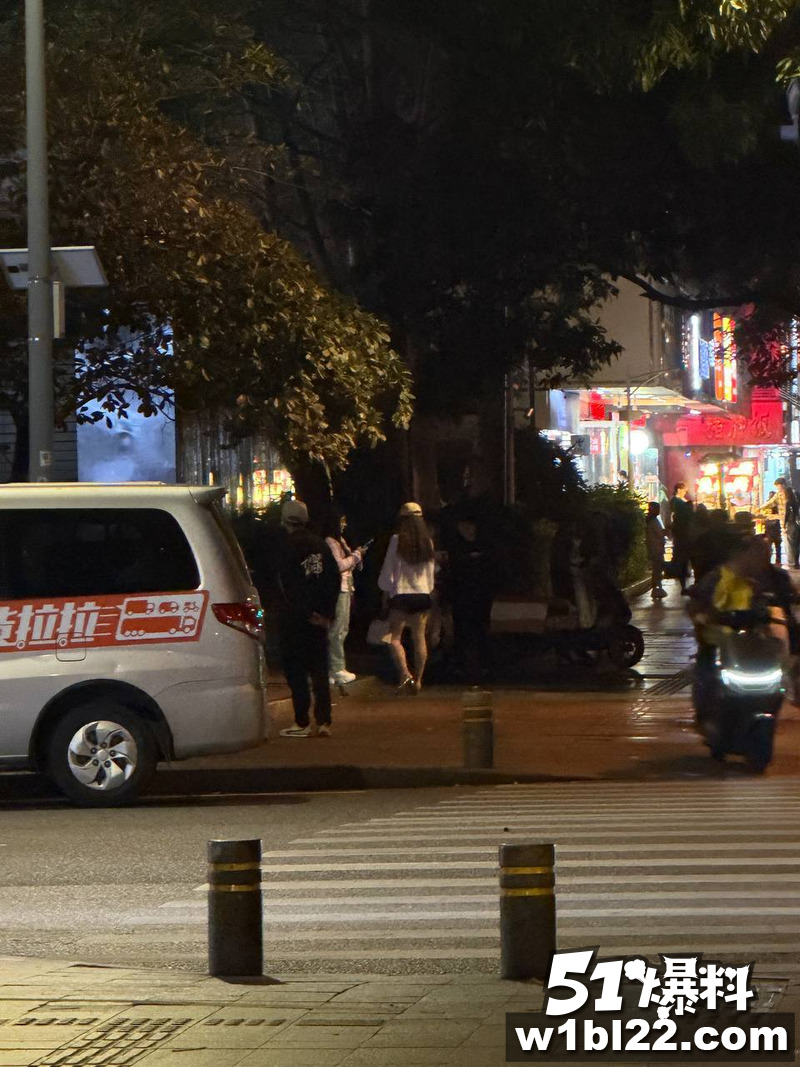 网传站街女 卷王鸡婆们 骑电动车接客 服务太到位直接拉满 价格战加服务战 底层内卷越来越狠