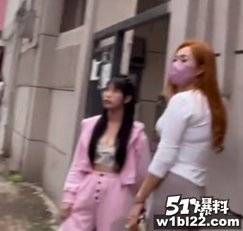 网传站街女 卷王鸡婆们 骑电动车接客 服务太到位直接拉满 价格战加服务战 底层内卷越来越狠