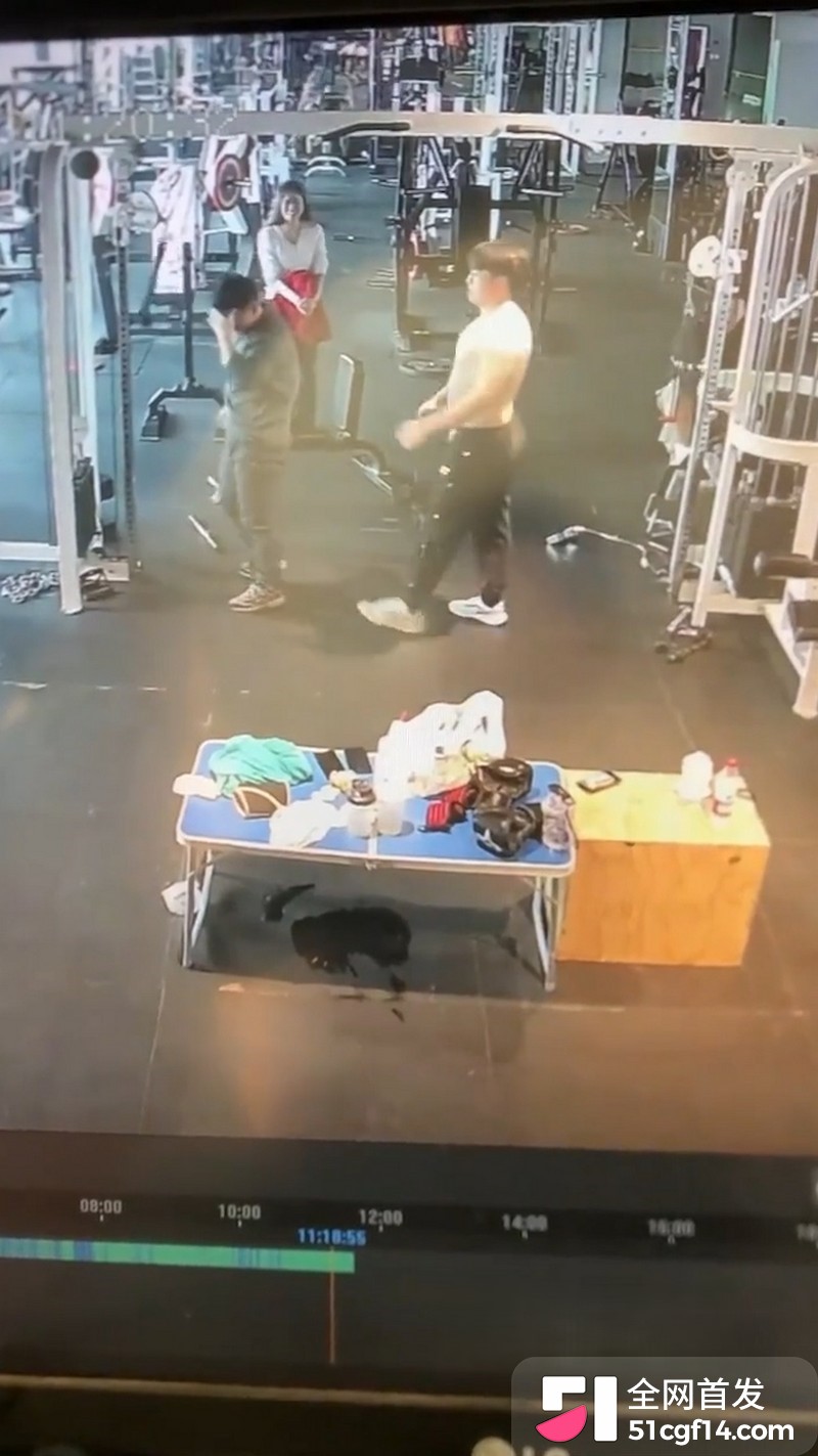 健身房监控雄性魅力大展示 5