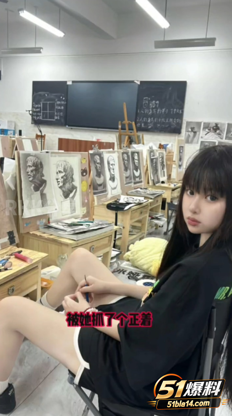 今天依旧为大家带来一期 抖音网红剧情向寸止挑战 跟随画室女神的要求与指令 你射了吗