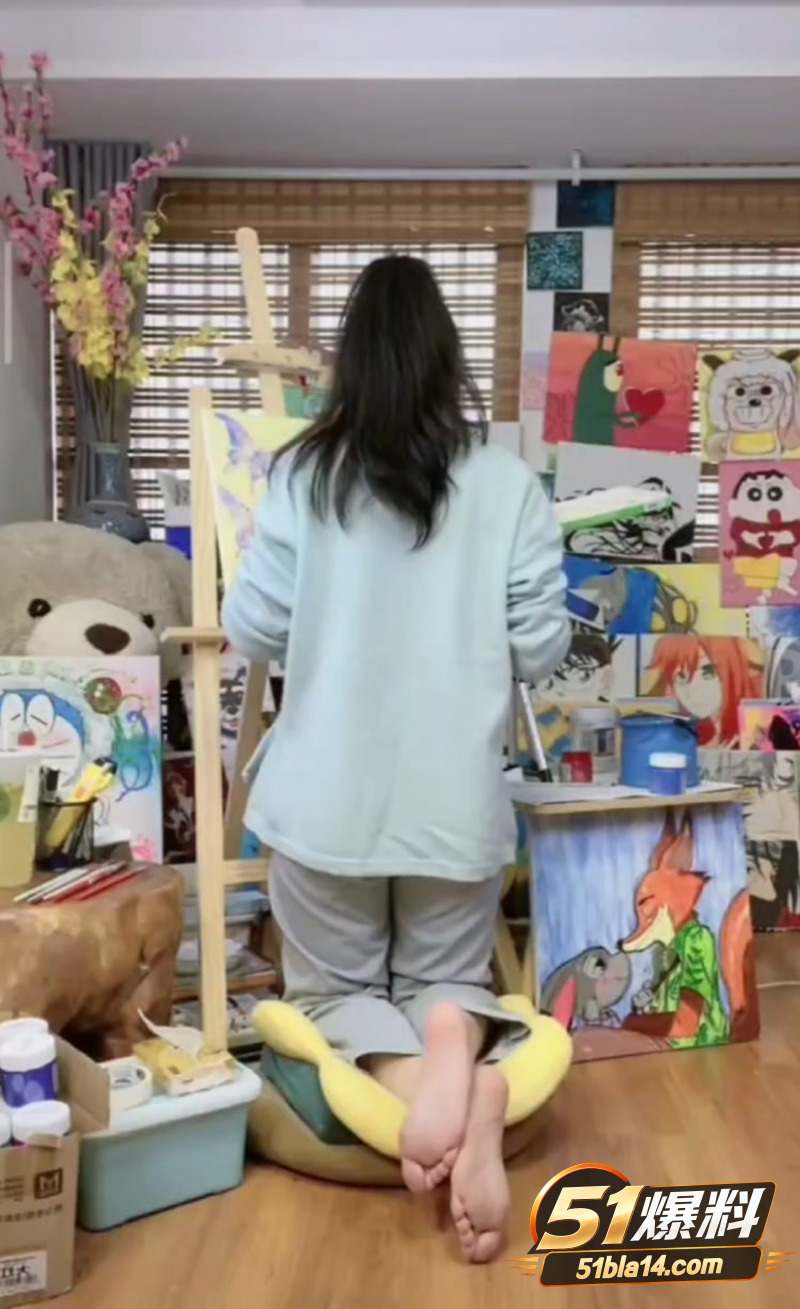今天依旧为大家带来一期 抖音网红剧情向寸止挑战 跟随画室女神的要求与指令 你射了吗