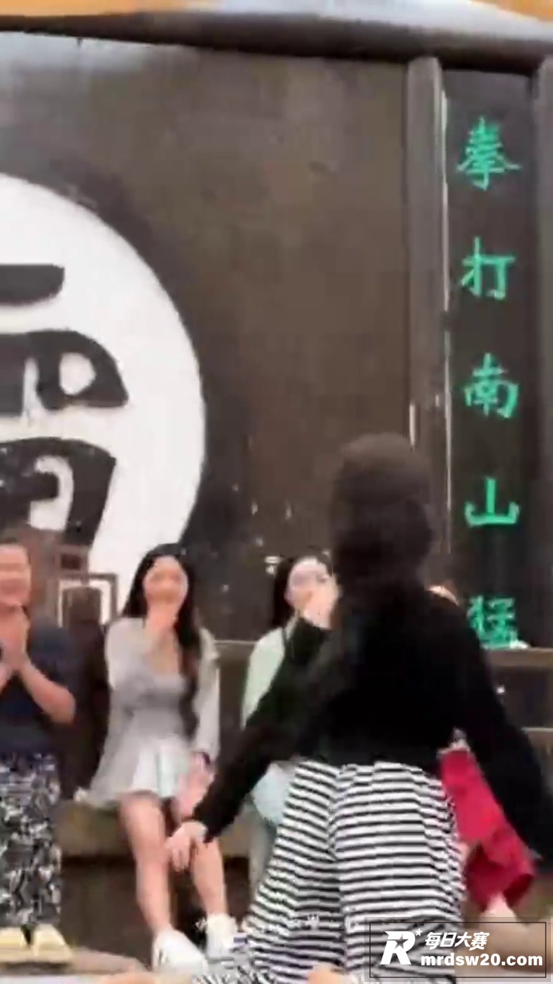 万岁山斗舞条纹裤下腰相关图片8