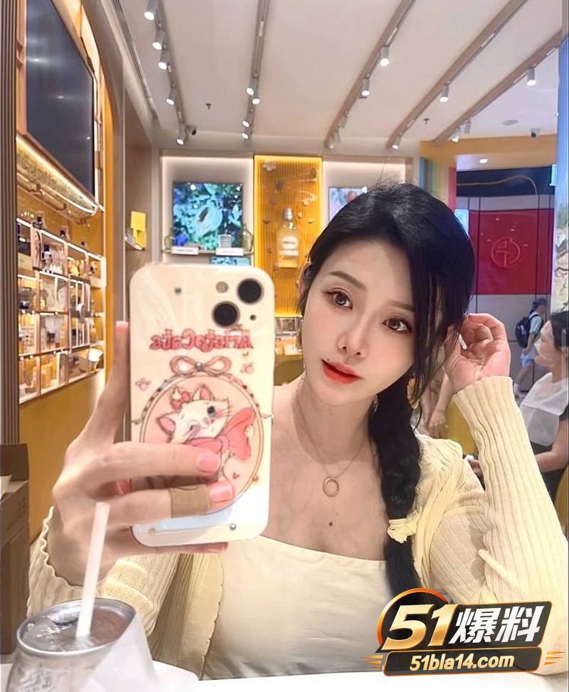 极品女演员 李凯诗 被金主训成母狗 无套后入炮机轰穴 双洞齐开极度淫贱