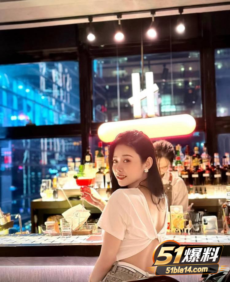 极品女演员 李凯诗 被金主训成母狗 无套后入炮机轰穴 双洞齐开极度淫贱