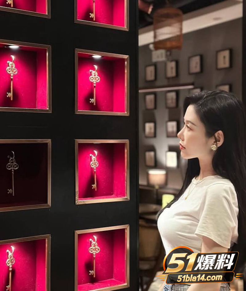 极品女演员 李凯诗 被金主训成母狗 无套后入炮机轰穴 双洞齐开极度淫贱