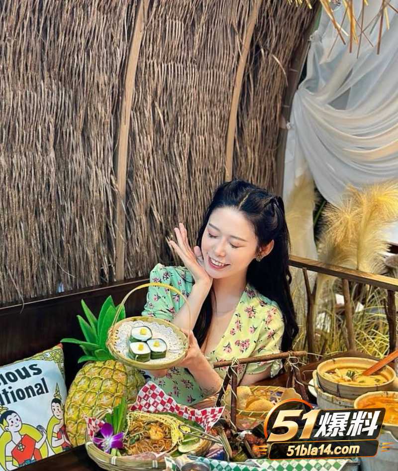 极品女演员 李凯诗 被金主训成母狗 无套后入炮机轰穴 双洞齐开极度淫贱