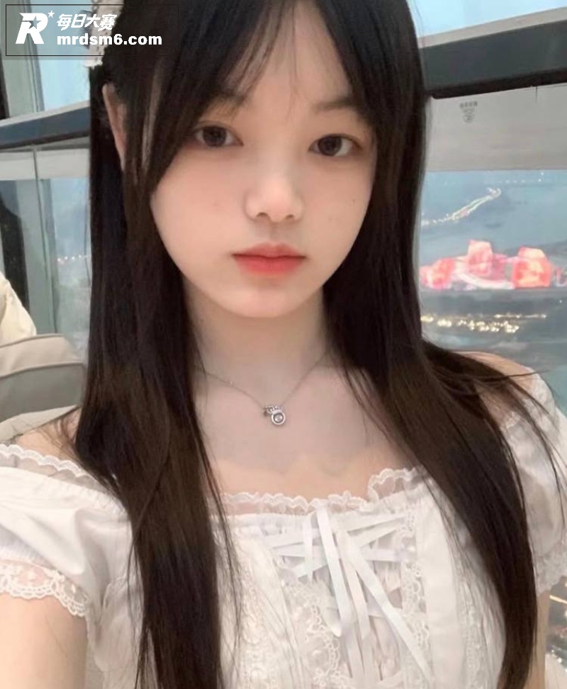 极品高颜值白幼瘦美女相关图片1