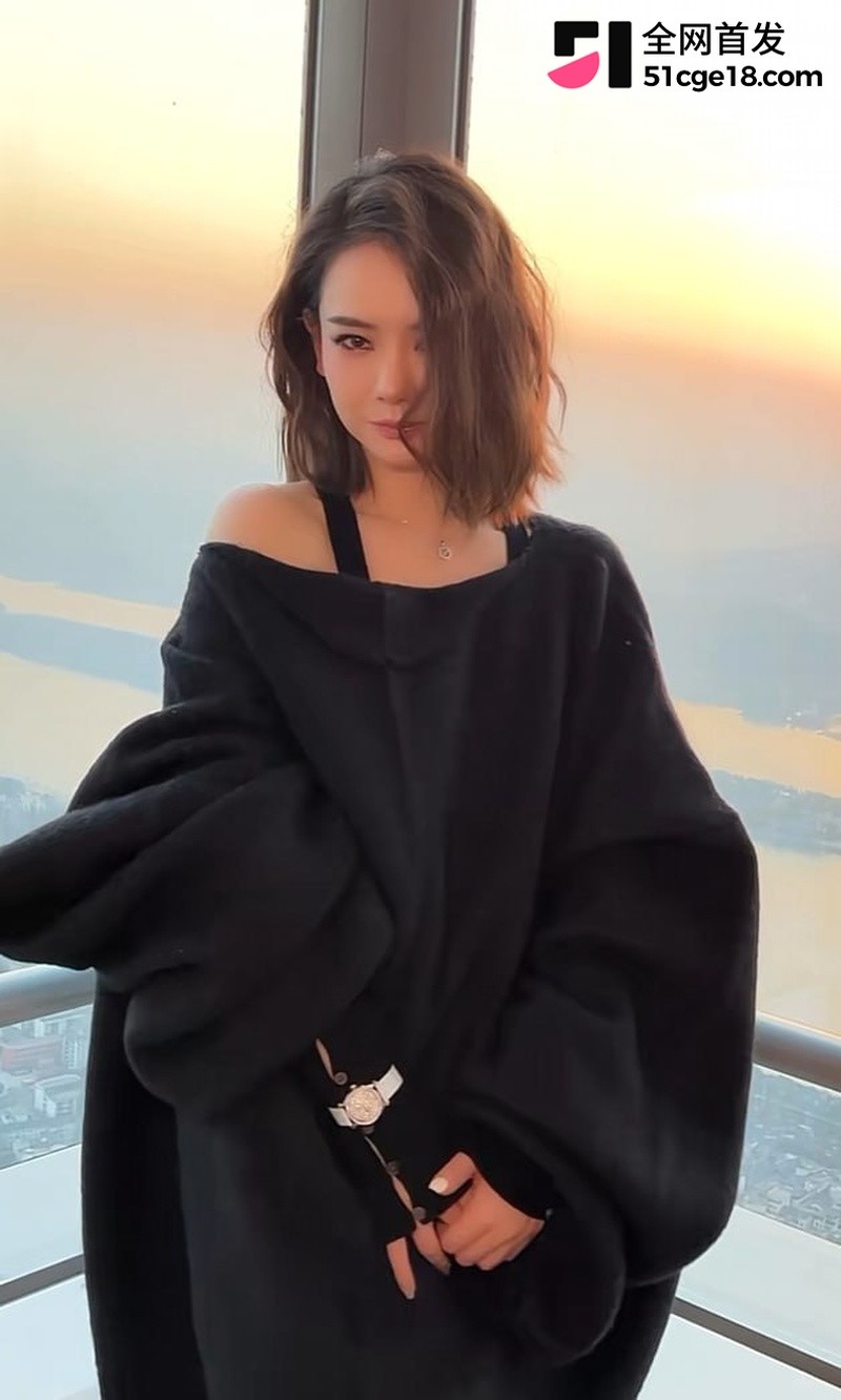 戚薇芭莎之夜红毯造型杀疯 1