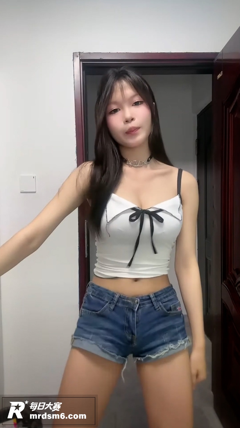 抖音女大学生网红 莓相关图片5