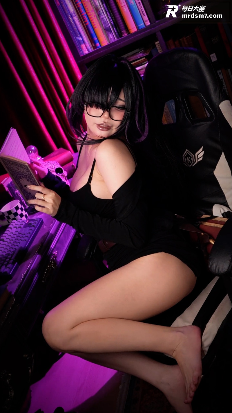 二次元极品巨乳福利姬相关图片1
