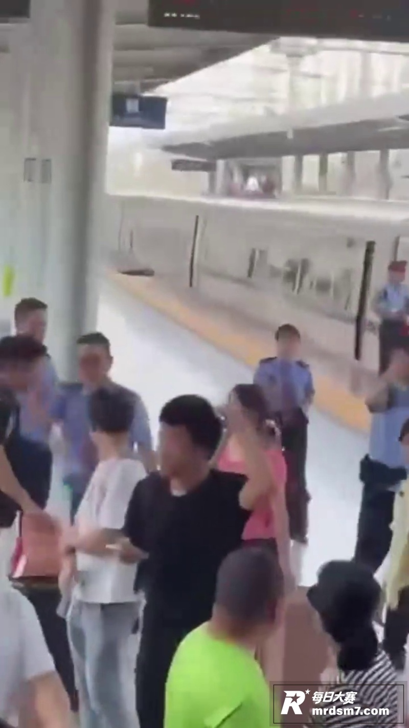 柳州站惊险一幕！男子相关图片12