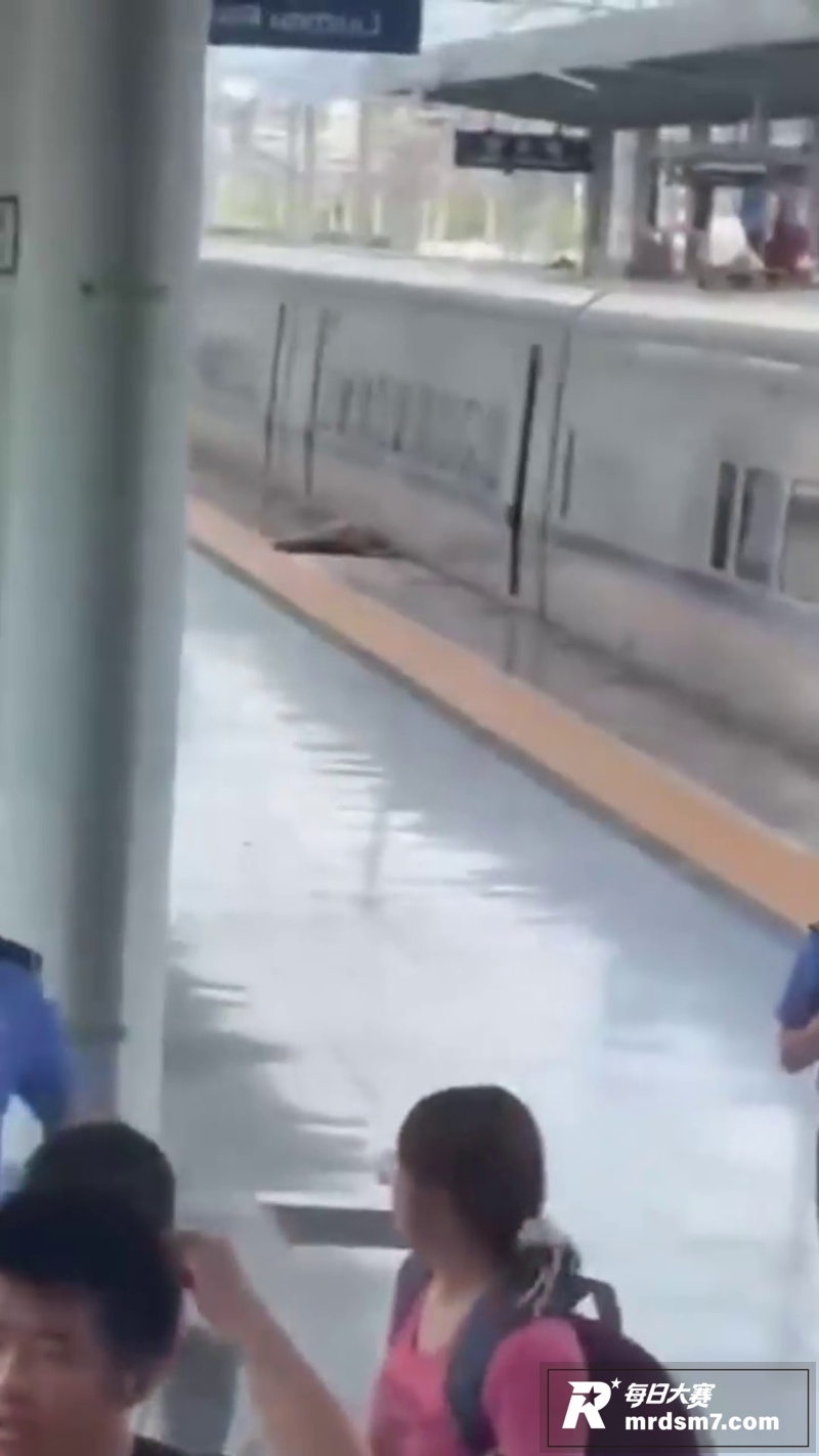 柳州站惊险一幕！男子相关图片13