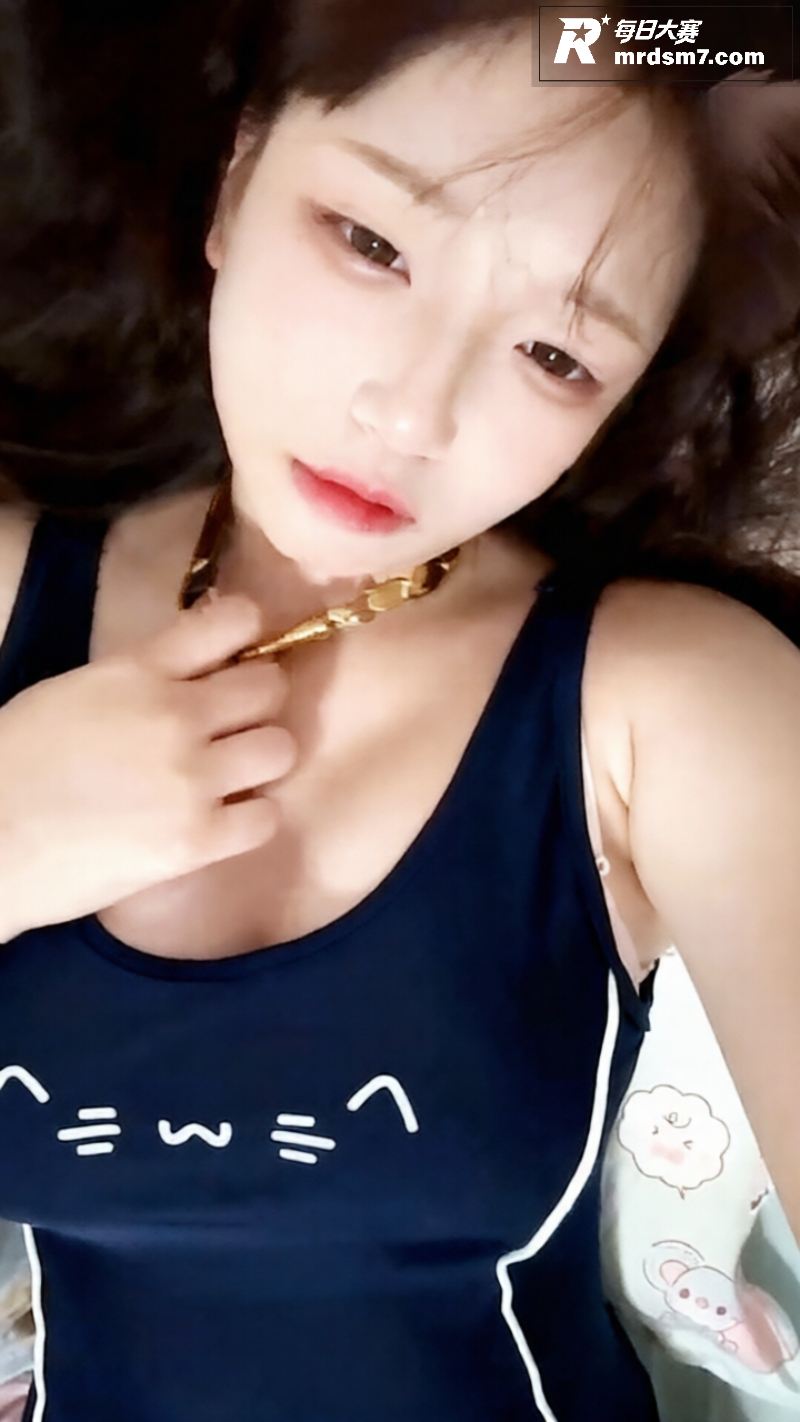 抖音高颜值巨乳萌妹 相关图片7