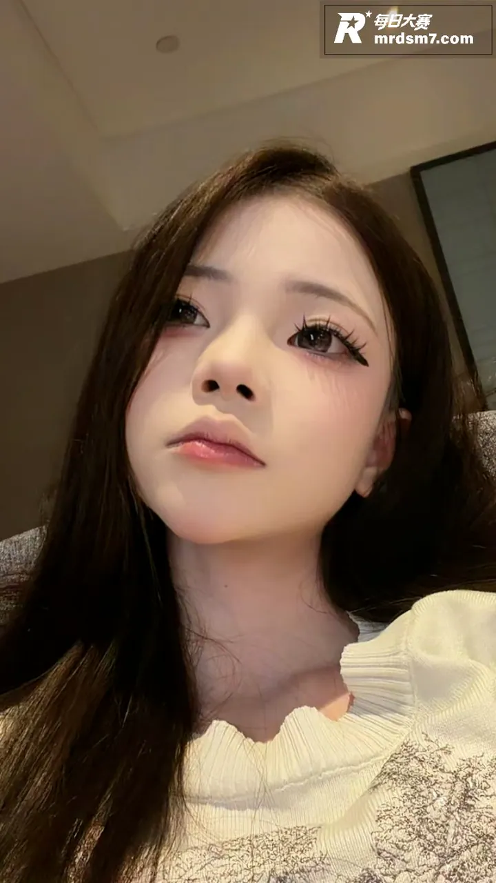 抖音精神小妹 李知恩相关图片10