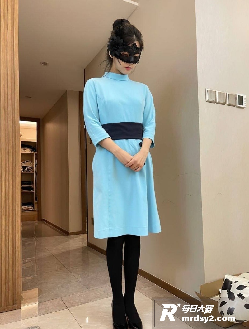 土豪调教空姐私拍泄密相关图片1