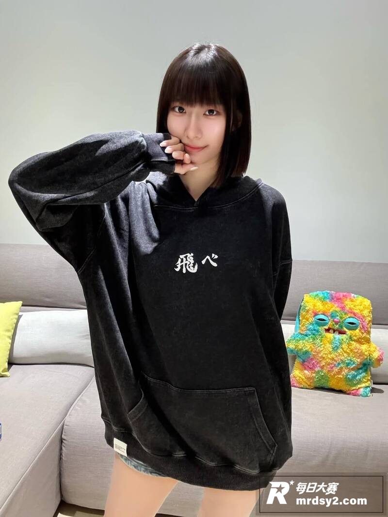 高颜值齐刘海小网美 相关图片5