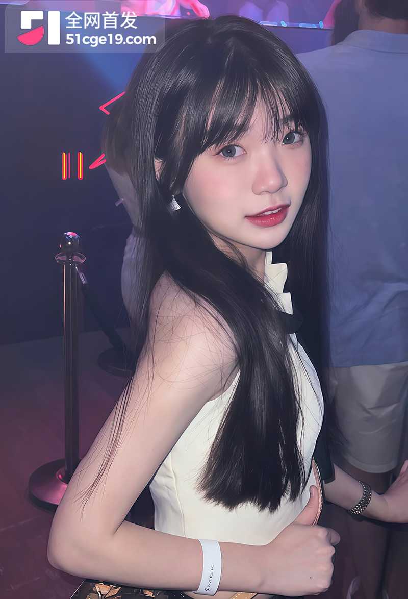 高颜值绝美身材长发巨乳学生刘恩恩性爱视频3拷贝