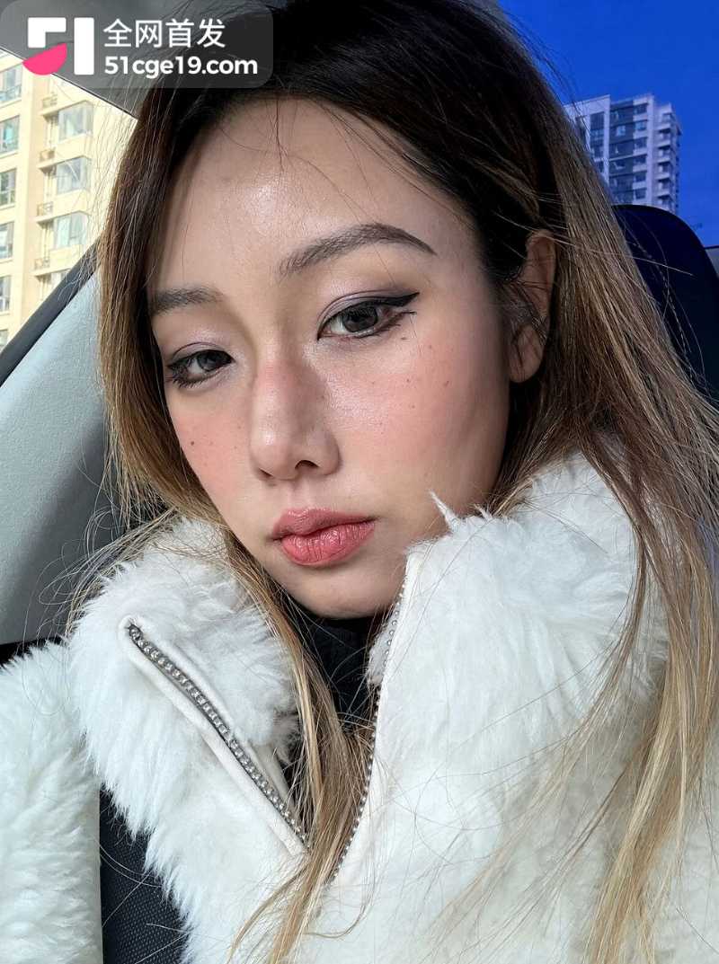 青岛金发长腿御姐watermarked