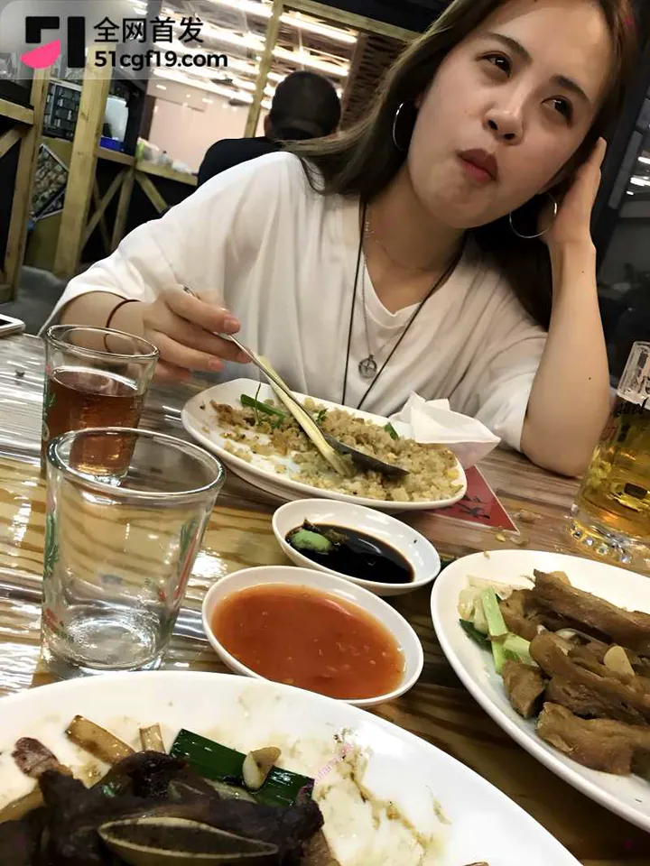 大排档醉酒少妇 3