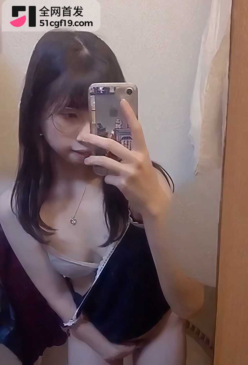 清纯眼镜学生妹不雅自拍 3 拷贝